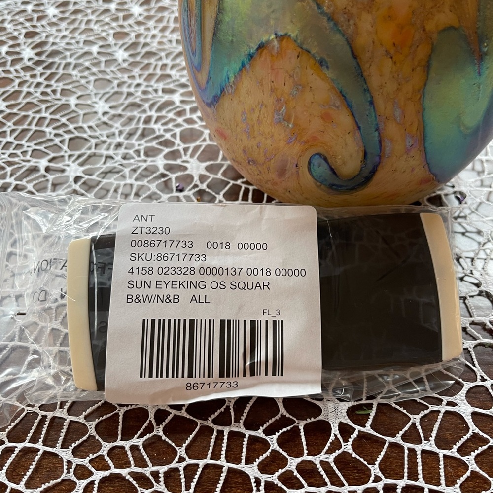 Anthropologie NWT Eyeking square color block sunglasses. Sold out @anthro. - Picture 8 of 9
